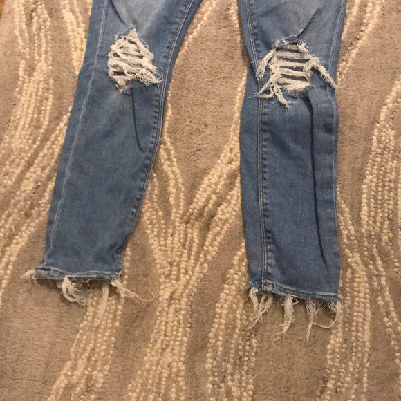 High-Waisted Jeans. - Picture 2 of 2